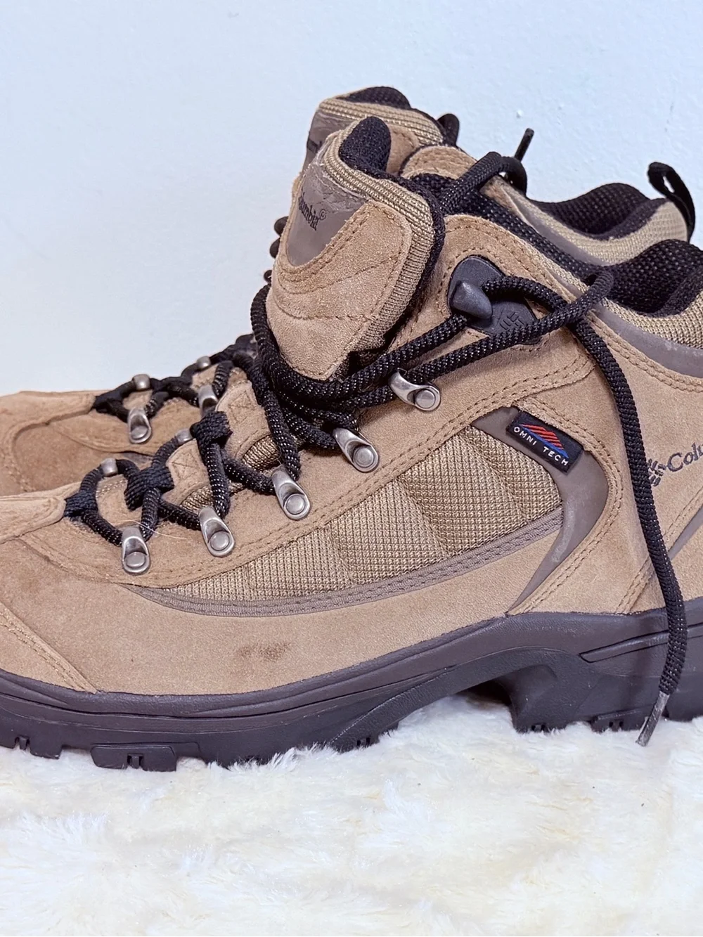 Columbia Men's Brown Suede Hiking Boots with Black Soles size 7
